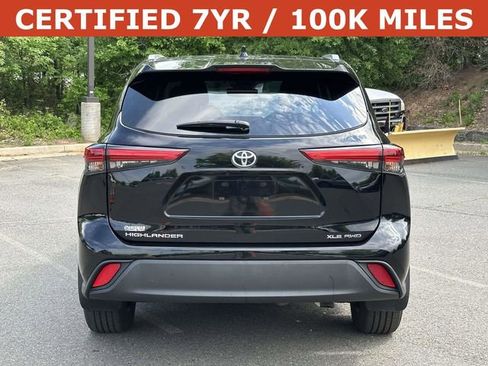 Used 2023 Toyota Highlander XLE AWD/4WD image 3