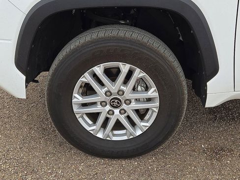 Used 2022 Toyota Tundra SR5 AWD/4WD image 11