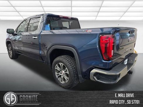 Used 2022 GMC Sierra 1500 SLT w/ SLT Convenience Package image 3