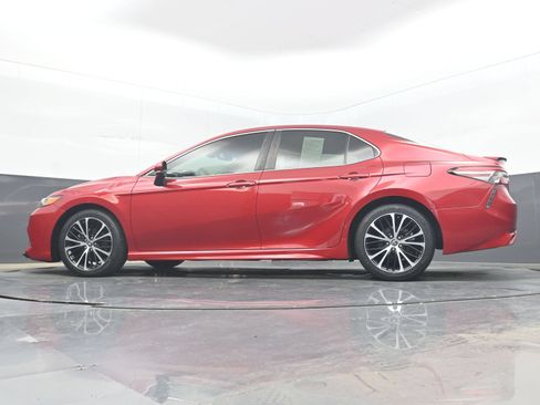 Used 2019 Toyota Camry SE w/ Convenience Package FWD image 25