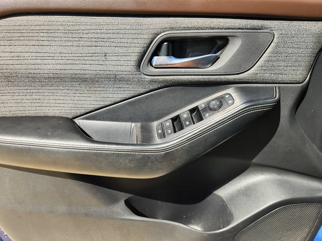 Used 2023 Nissan Rogue SV FWD image 22
