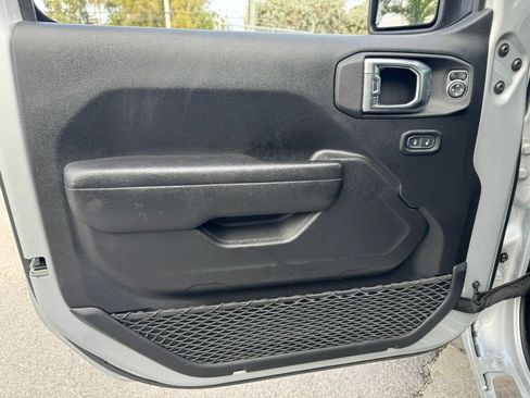 Used 2022 Jeep Wrangler Sport AWD/4WD image 19