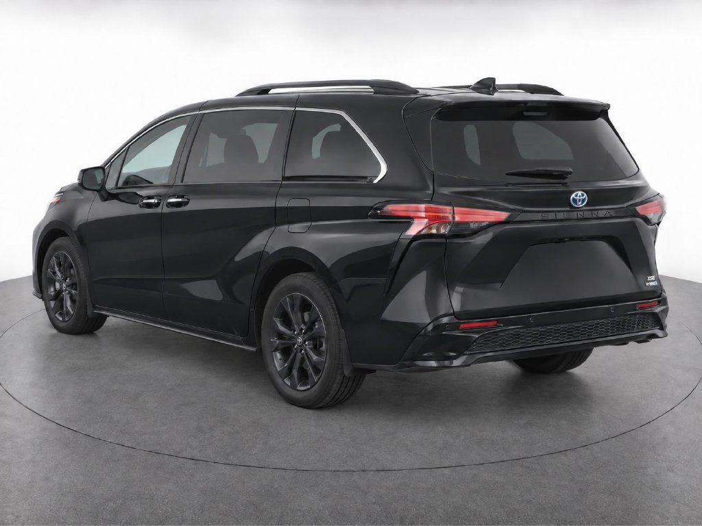 Used 2022 Toyota Sienna XSE w/ XSE Plus Package FWD image 4