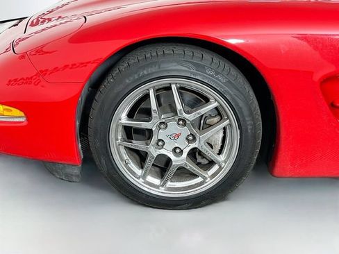 Used 2004 Chevrolet Corvette Coupe w/ Preferred Equipment Group RWD image 10