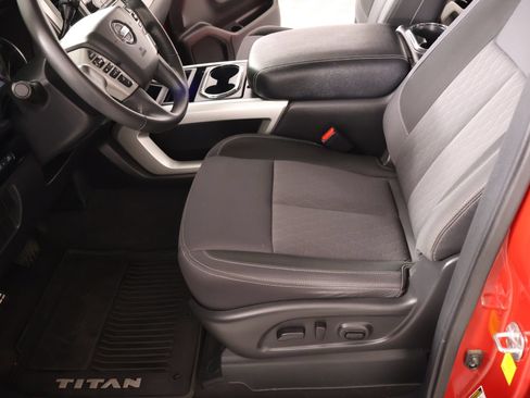 Used 2021 Nissan Titan SV w/ SV Convenience Package AWD/4WD image 12