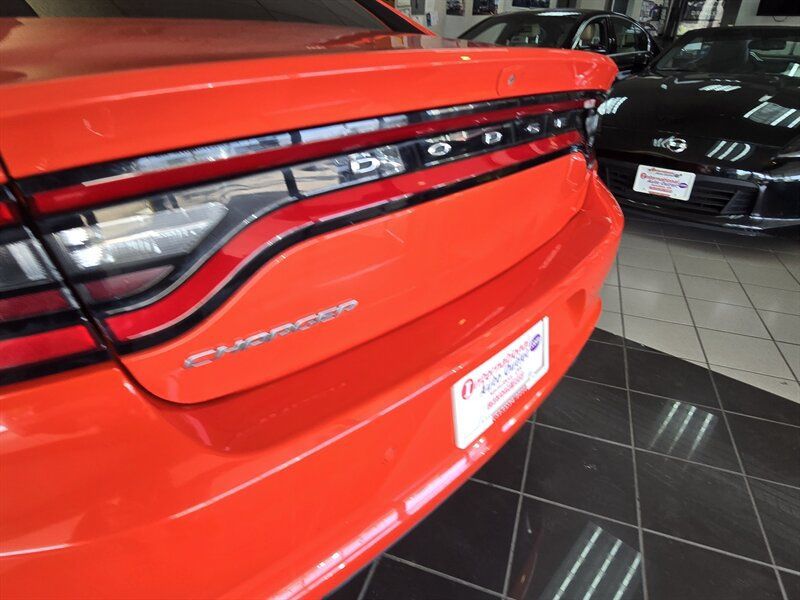 Used 2020 Dodge Charger SXT w/ Leather Interior Group RWD image 32
