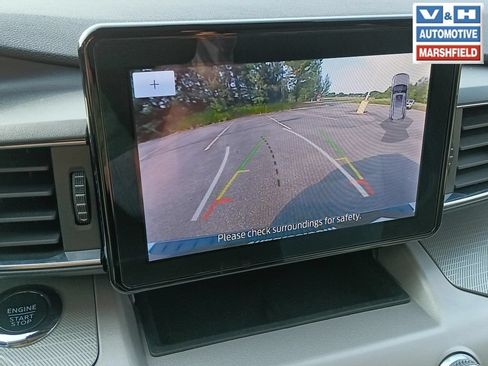 Used 2023 Ford Explorer XLT w/ Equipment Group 202A AWD/4WD image 14
