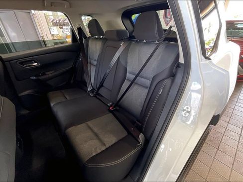 Used 2025 Nissan Rogue SV AWD/4WD image 14