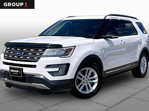 Used 2017 Ford Explorer XLT w/ Equipment Group 202A FWD image 1