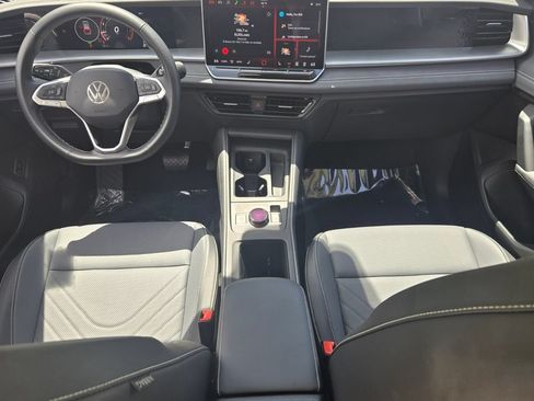 Certified 2026 Volkswagen Tiguan SE w/ Panoramic Sunroof Package FWD image 12