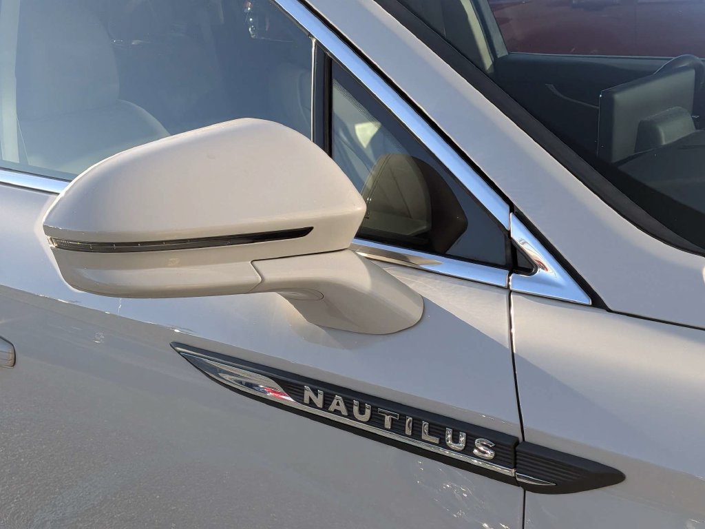 Used 2022 Lincoln Nautilus Reserve AWD/4WD image 9