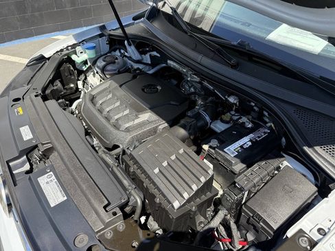 Used 2018 Volkswagen Tiguan SE w/ Panoramic Sunroof Package FWD image 21
