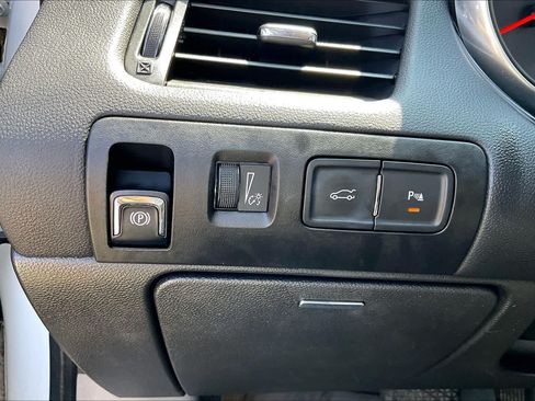Used 2016 Chevrolet Impala LT w/ Convenience Package FWD image 13