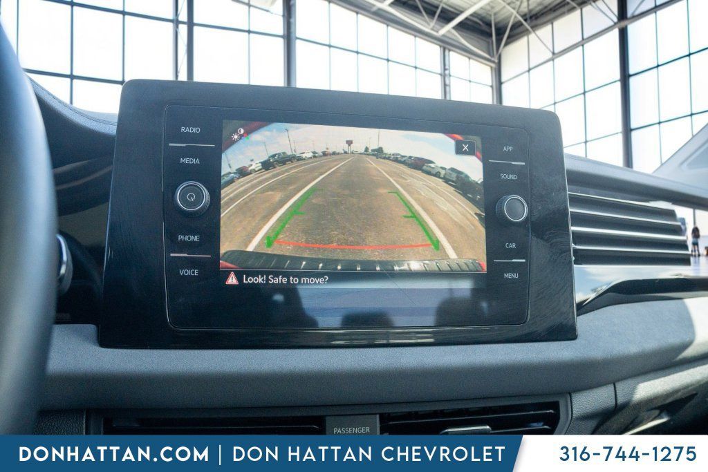 Used 2025 Volkswagen Jetta SE FWD image 8