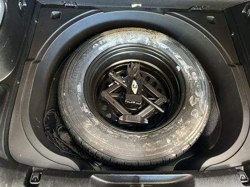 Used 2017 Jeep Cherokee High Altitude AWD/4WD image 9