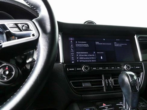 Certified 2019 Porsche Macan image 13