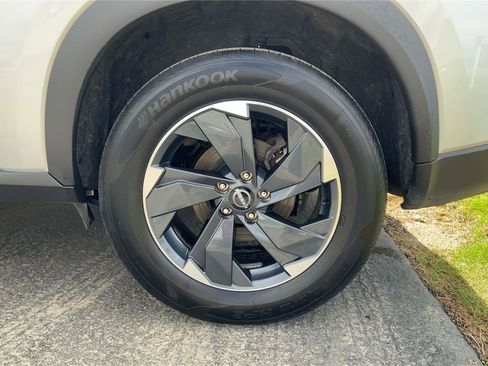 Used 2025 Nissan Rogue SV image 28