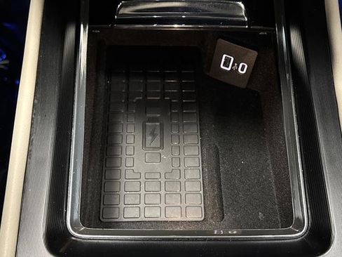 Used 2025 Lincoln Corsair Reserve image 23