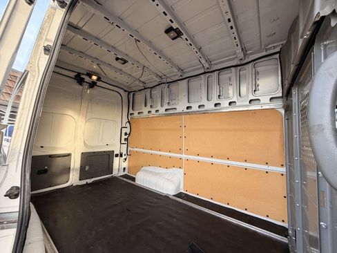 Used 2018 Nissan NV 2500 SV image 23