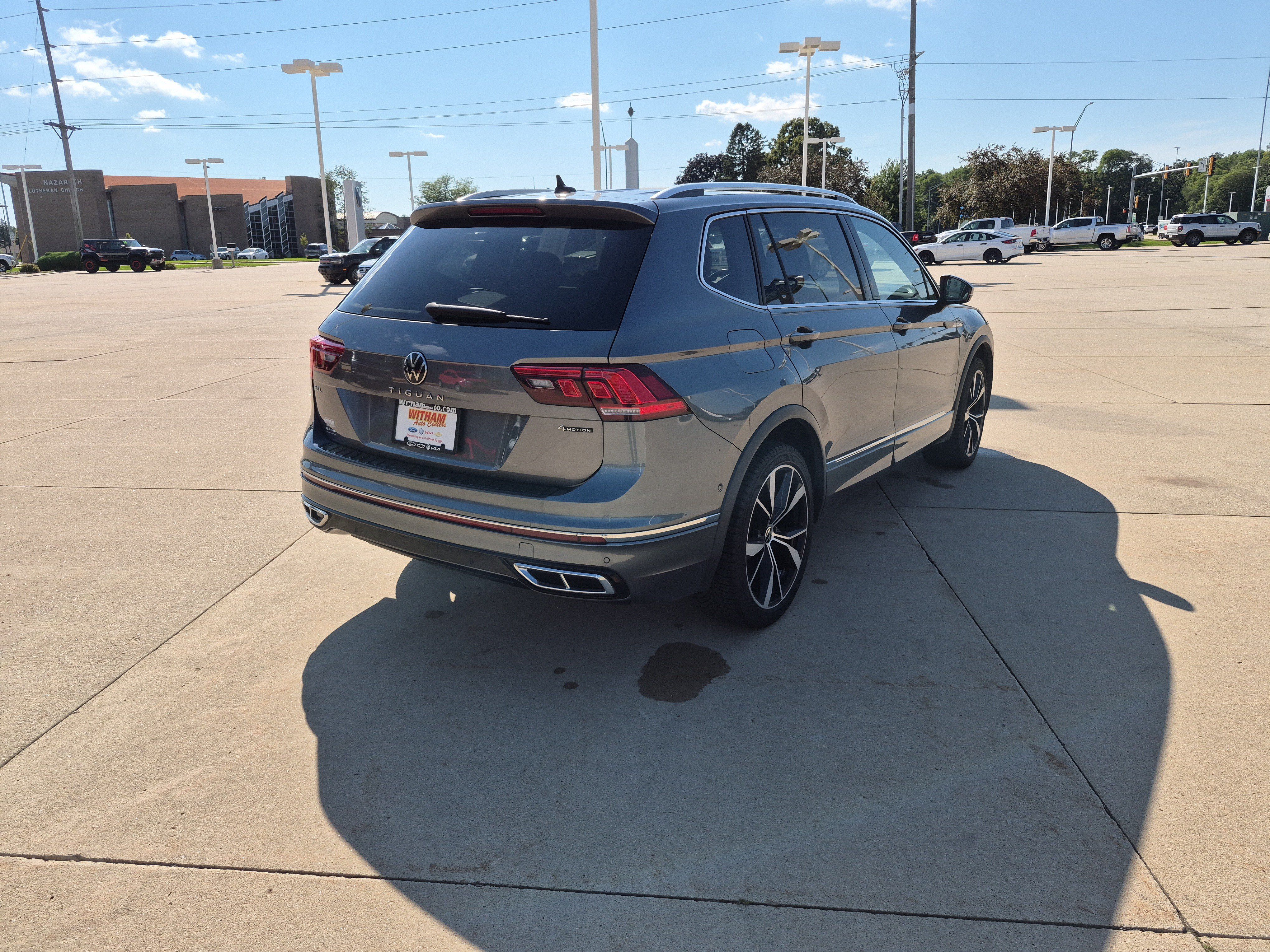 Used 2022 Volkswagen Tiguan SEL R-Line AWD/4WD image 4