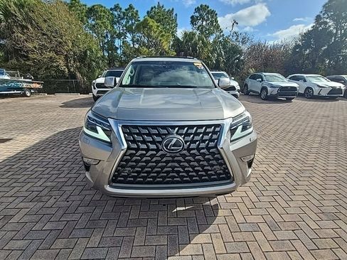 Used 2020 Lexus GX 460 Premium w/ Premium Package image 2