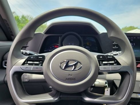 Certified 2023 Hyundai Elantra SE FWD image 21