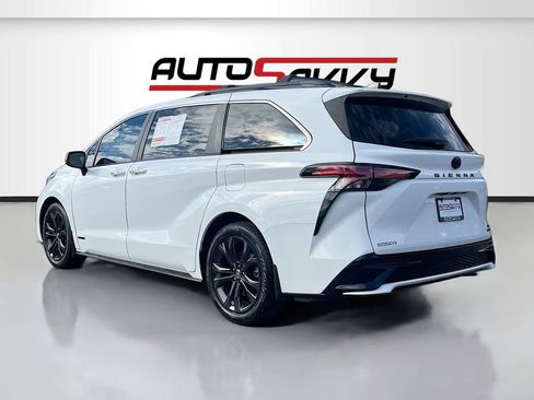 Used 2021 Toyota Sienna XSE w/ XSE Plus Package image 5