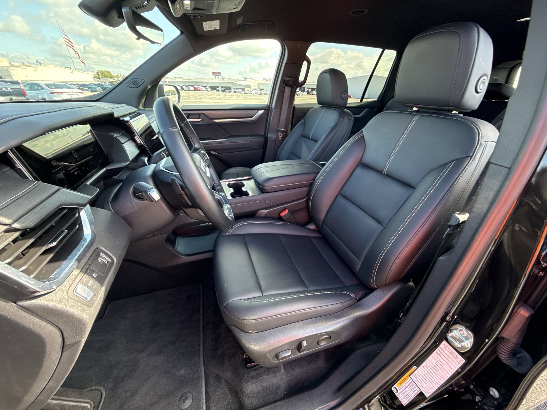 Used 2026 GMC Acadia Elevation w/ Elevation Premium Package FWD image 13