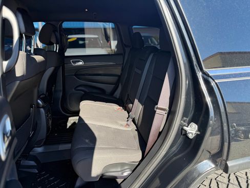 Used 2020 Jeep Grand Cherokee Laredo AWD/4WD image 16