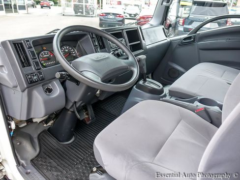 Used 2018 Isuzu NPR RWD image 9