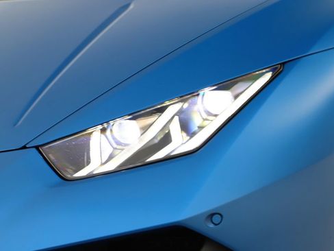 Used 2020 Lamborghini Huracan EVO RWD image 38