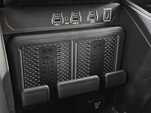 Used 2025 RAM 1500 Laramie AWD/4WD image 14