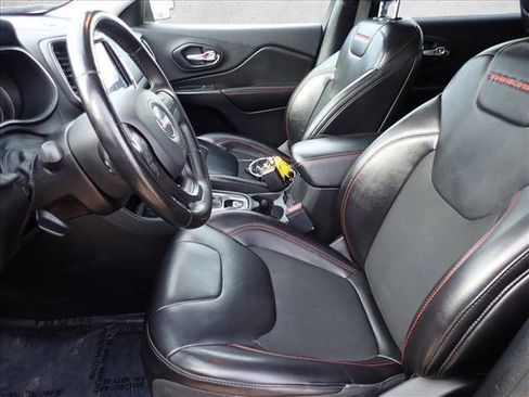 Used 2020 Jeep Cherokee Trailhawk w/ Cold Weather Group image 11