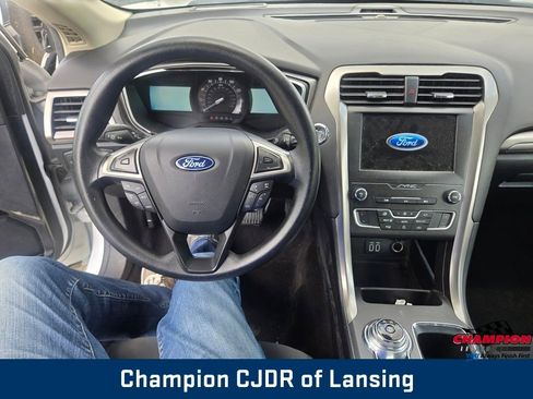 Used 2020 Ford Fusion SE image 23