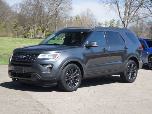 Used 2018 Ford Explorer XLT w/ Equipment Group 202A image 23