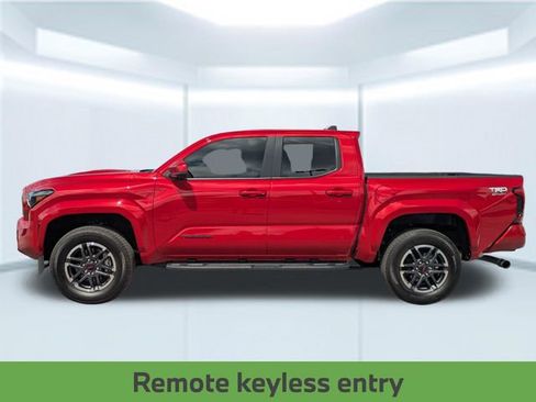 Used 2025 Toyota Tacoma TRD Sport AWD/4WD image 2