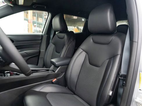 Used 2026 Jeep Compass Latitude image 21