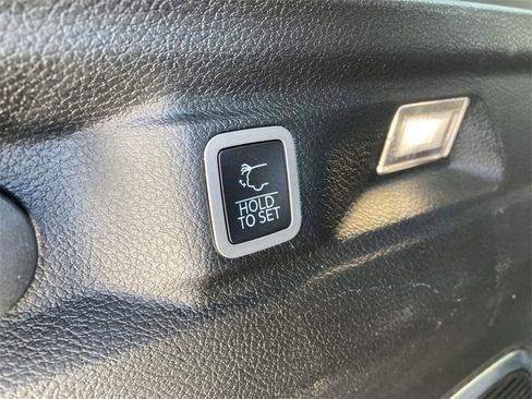 Used 2022 Jeep Grand Cherokee L Limited image 12