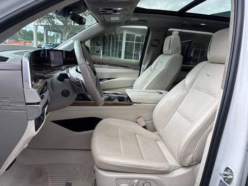 Used 2025 Cadillac Escalade ESV Sport Platinum w/ LPO, Floor Liner Package AWD/4WD image 6