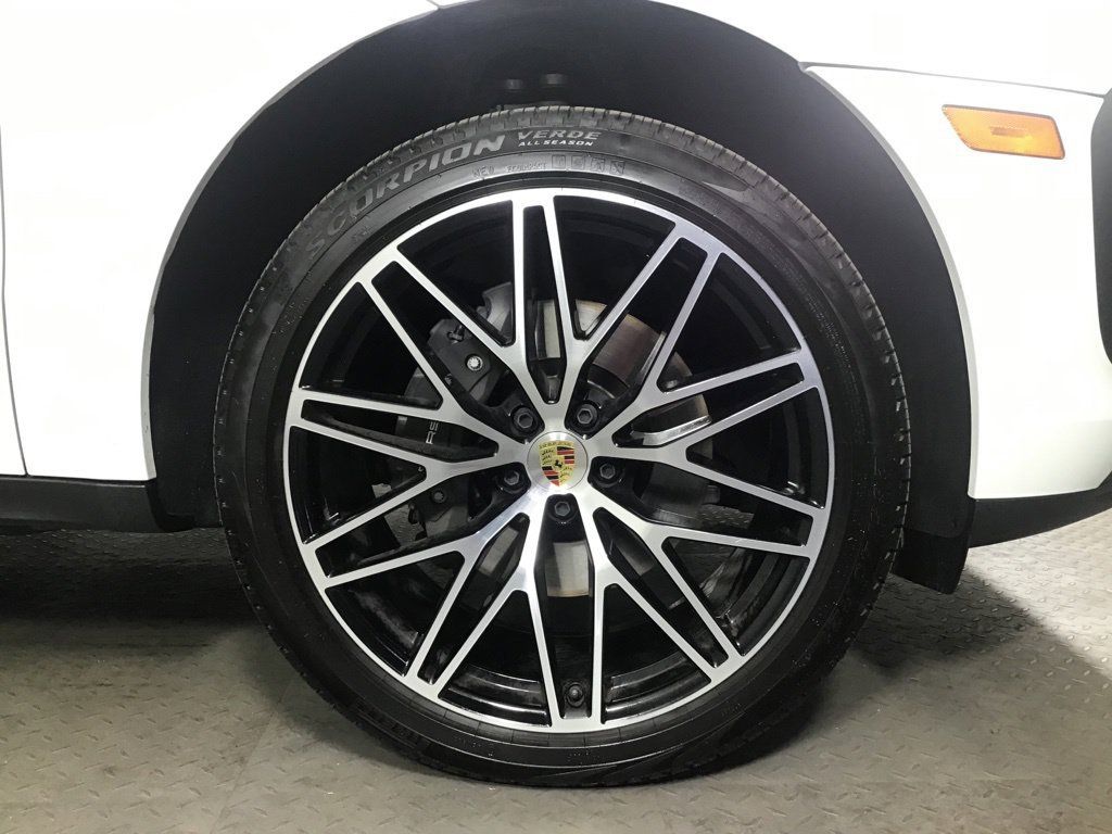 Certified 2026 Porsche Macan AWD/4WD image 14