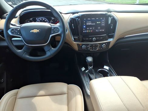 Used 2023 Chevrolet Traverse Premier FWD image 9
