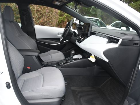 Used 2025 Toyota Corolla SE image 19