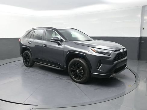 Used 2025 Toyota RAV4 XSE w/ Weather Package AWD/4WD image 10
