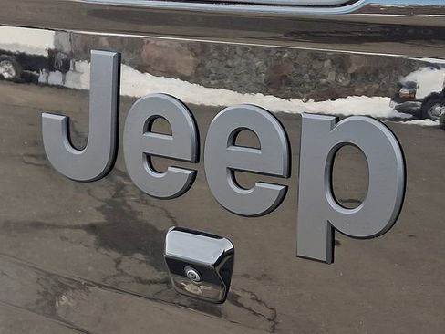 Used 2025 Jeep Gladiator Sport image 33