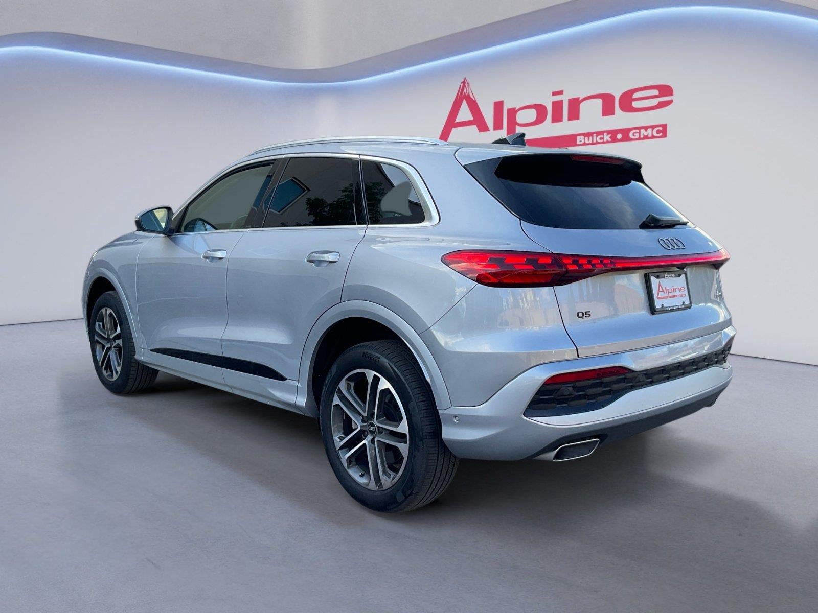 Used 2025 Audi Q5 Premium AWD/4WD image 3