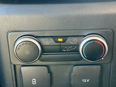 Used 2022 Ford Explorer XLT image 24