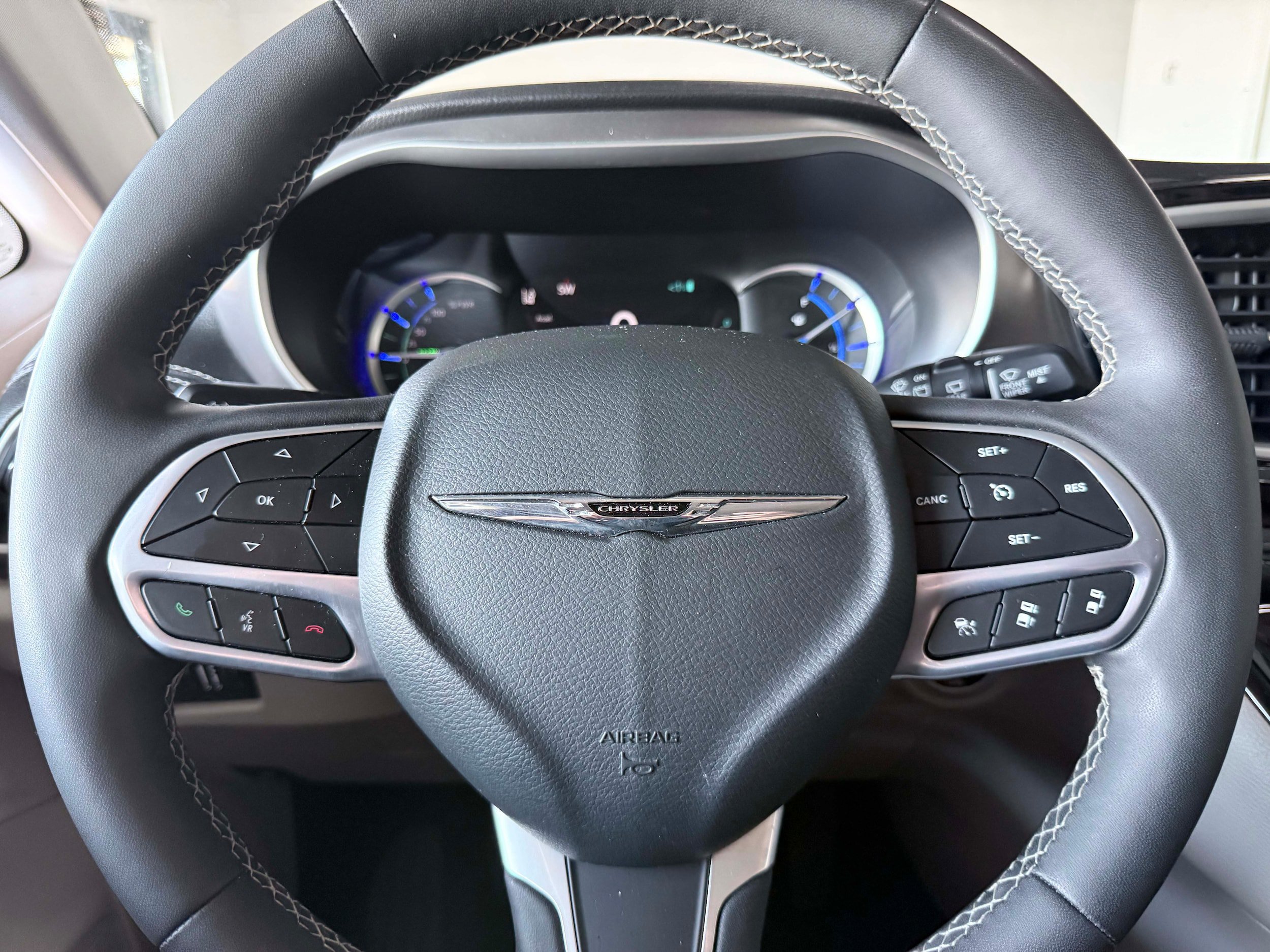 Used 2024 Chrysler Pacifica Limited FWD image 19