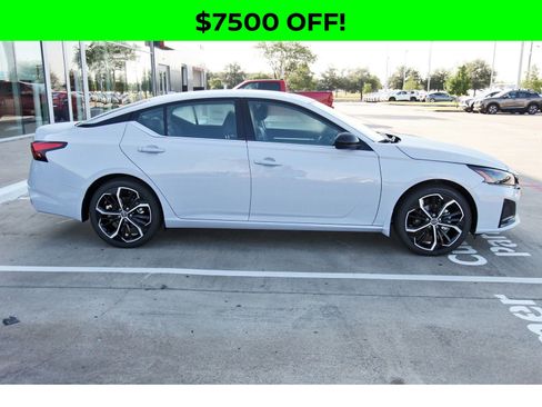 New 2025 Nissan Altima 2.5 SR w/ SR Premium Package image 9