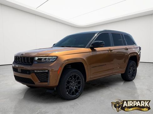 New 2026 Jeep Grand Cherokee Summit w/ Obsidian Package AWD/4WD image 8