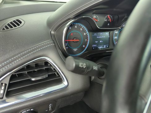 Used 2017 Chevrolet Cruze Premier FWD image 20